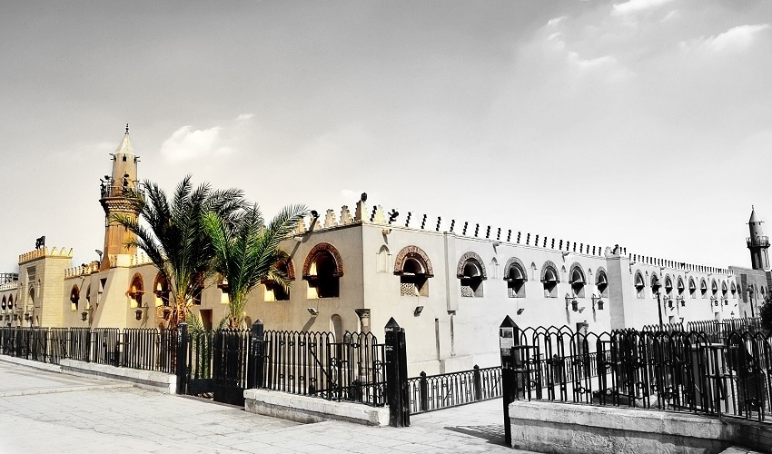 Mosquée Amr ibn el Aas, Le Caire islamique
