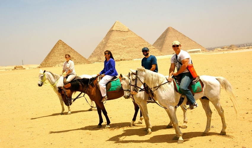 Pyramides de Gizeh, équitation