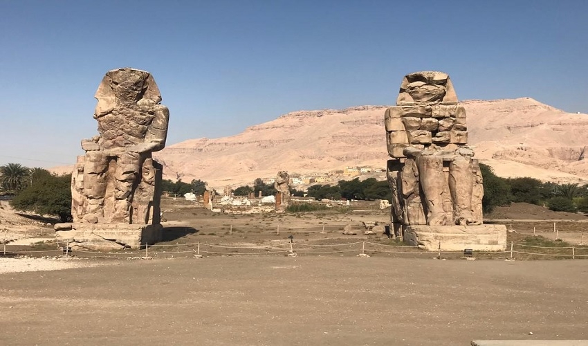 Croisière sur le Nil à Louxor et Assouan, Colosses de Memnon